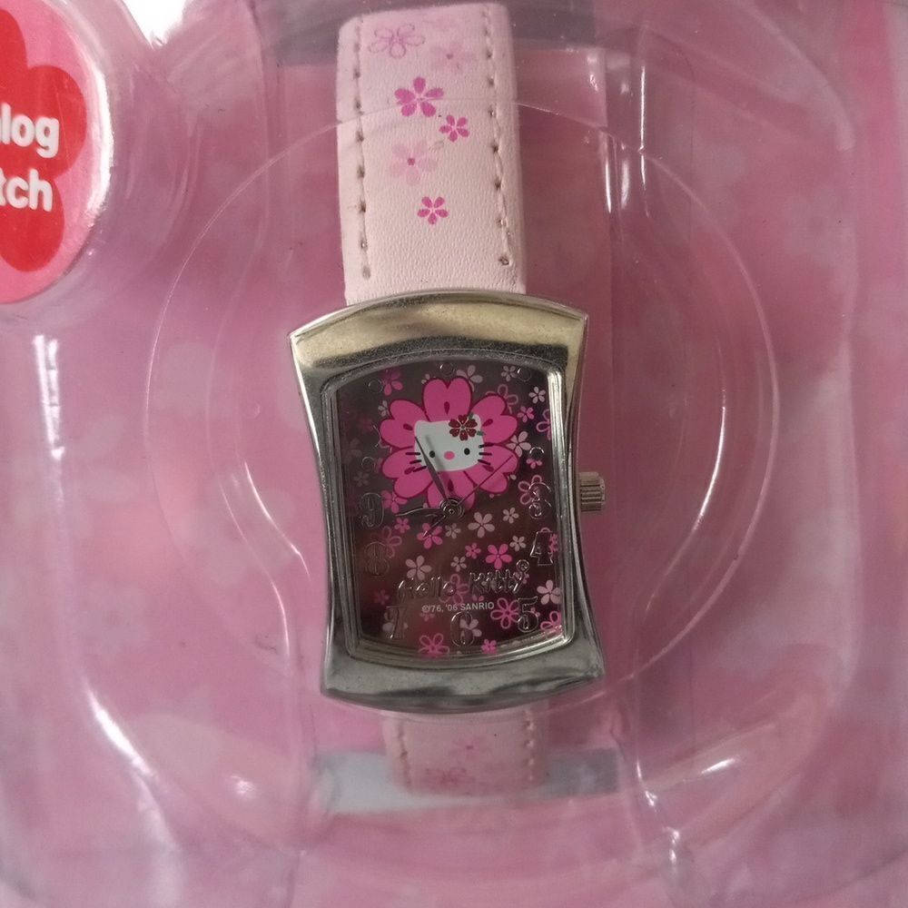 Hello Kitty Analog Watch - Picture 3 of 4